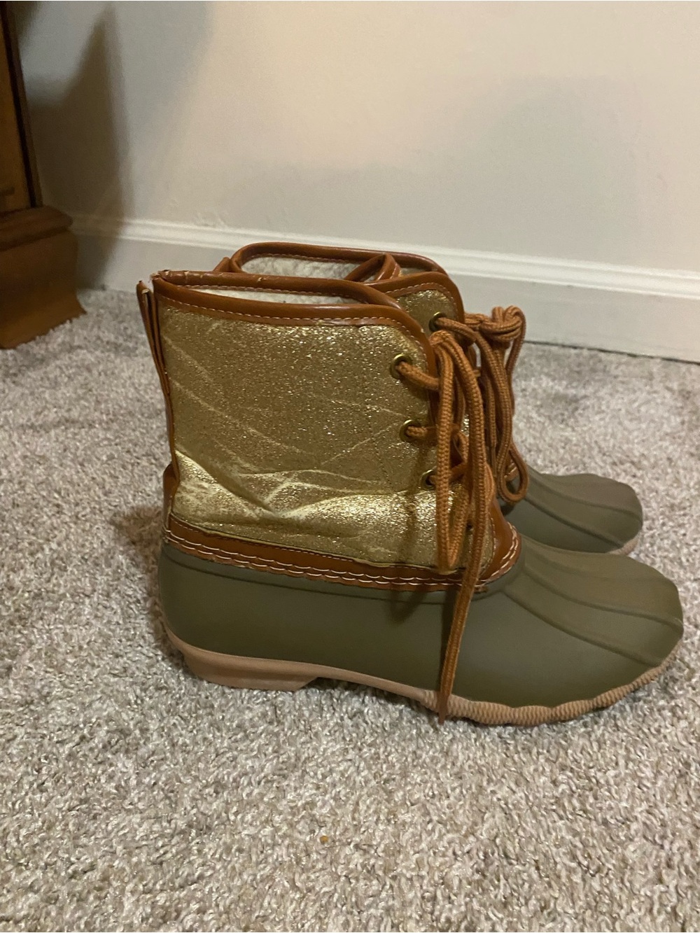 Versona Gray and Gold Lace-Up Duck Boots